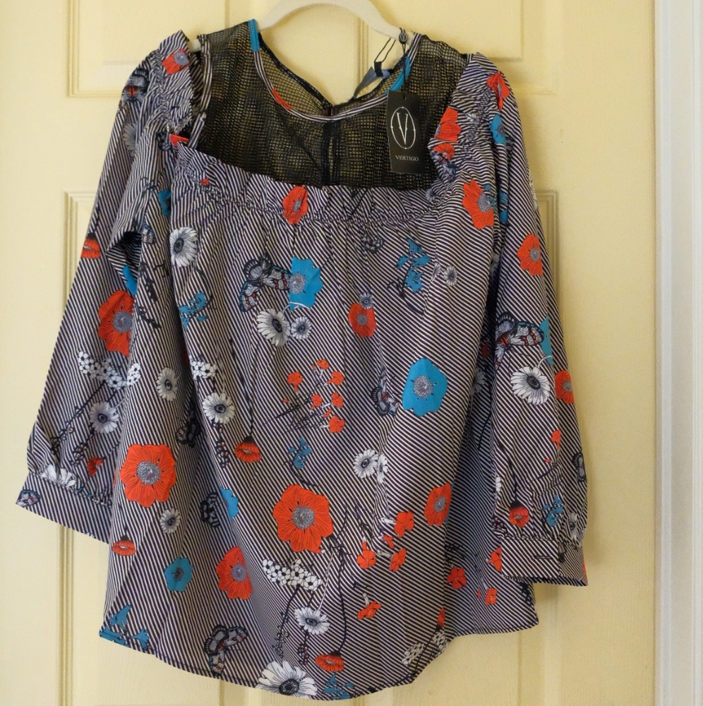 NWT Vertigo Women's Blouse (Large)